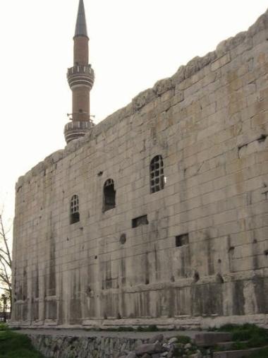 Turecké město Ankara s pozůstatky chrámu