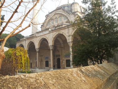 Turecké město Manisa s mešitou Muradiye 