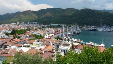 Turecké město Marmaris u moře