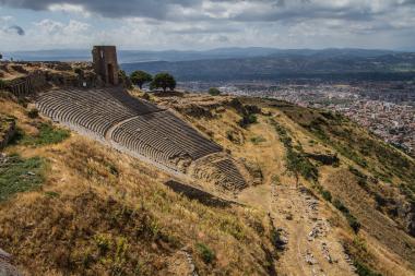 Pergamon s pozůstatky antického amfiteátru