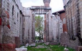 Turecké město Ankara s pozůstatky chrámu