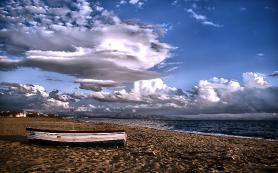 Turecká pláž Sarmasakli u Ayvaliku