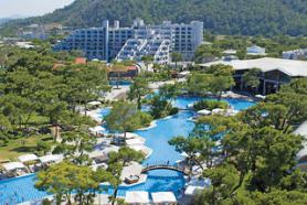 Turecký hotel Rixos Sungate s bazénem