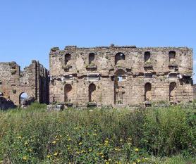 Antické město Aspendos - pozůstatky baziliky