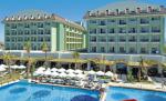 Pohled na hotel Vera Mare a bazén